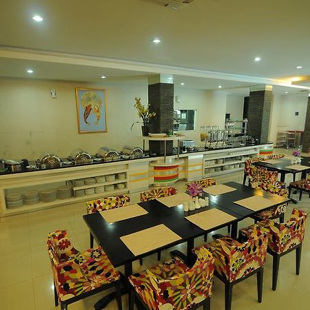 Hotel Swarna Dwipa ปาเลมบัง ภายนอก รูปภาพ