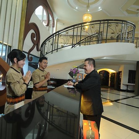 Hotel Swarna Dwipa ปาเลมบัง ภายนอก รูปภาพ