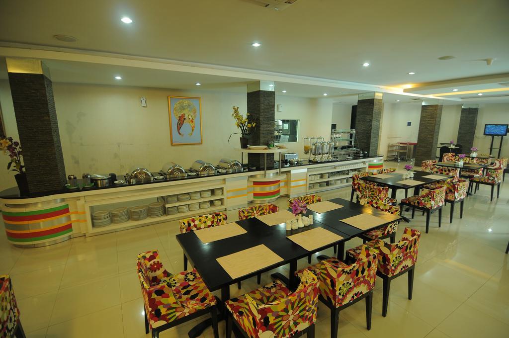 Hotel Swarna Dwipa ปาเลมบัง ภายนอก รูปภาพ