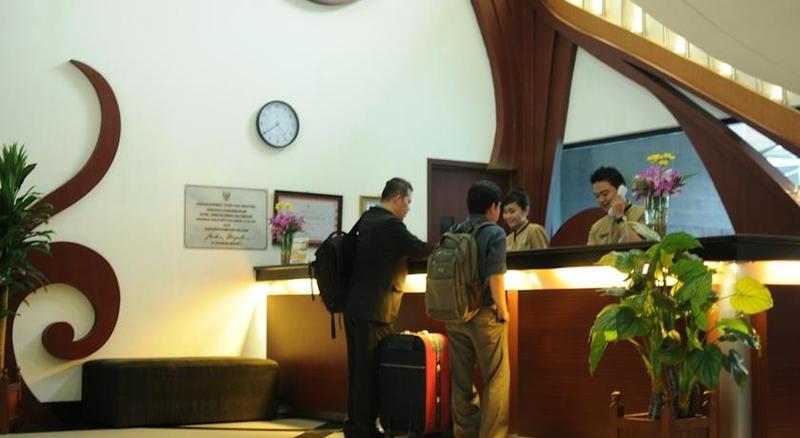 Hotel Swarna Dwipa ปาเลมบัง ภายนอก รูปภาพ