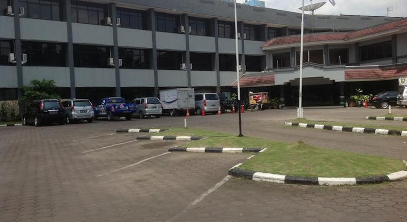 Hotel Swarna Dwipa ปาเลมบัง ภายนอก รูปภาพ