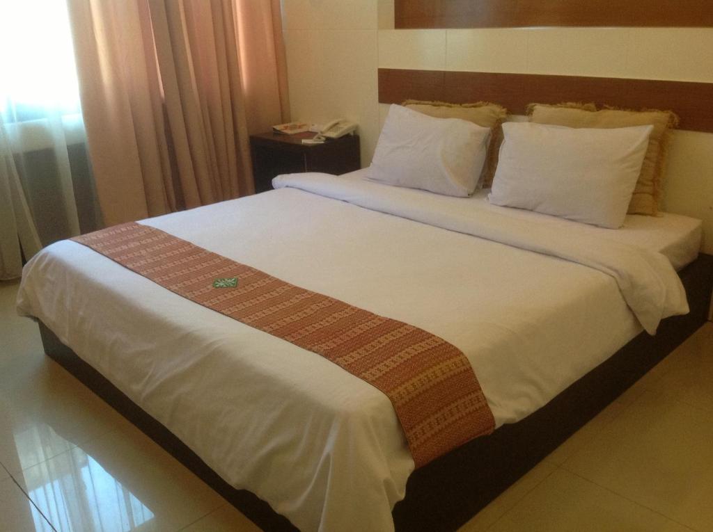 Hotel Swarna Dwipa ปาเลมบัง ภายนอก รูปภาพ