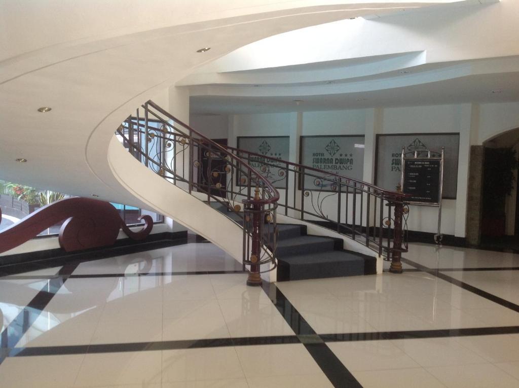 Hotel Swarna Dwipa ปาเลมบัง ภายนอก รูปภาพ