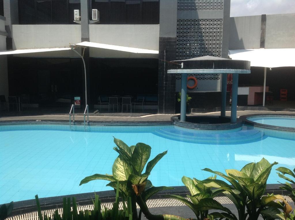 Hotel Swarna Dwipa ปาเลมบัง ภายนอก รูปภาพ