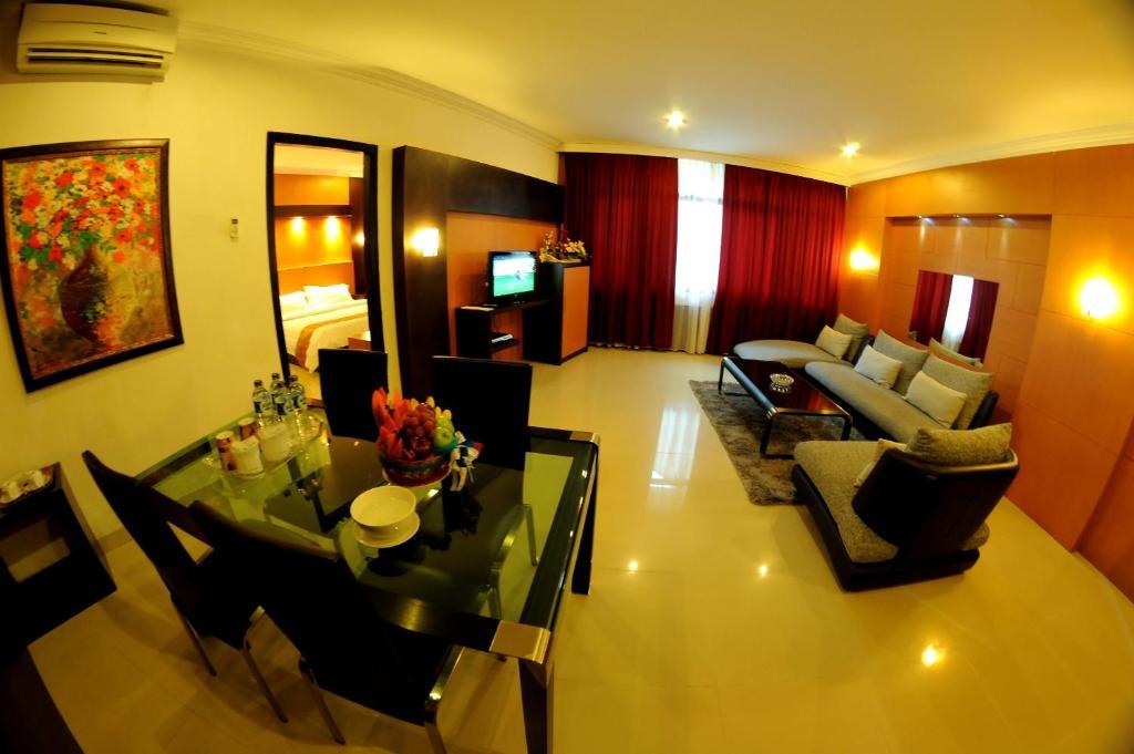 Hotel Swarna Dwipa ปาเลมบัง ห้อง รูปภาพ